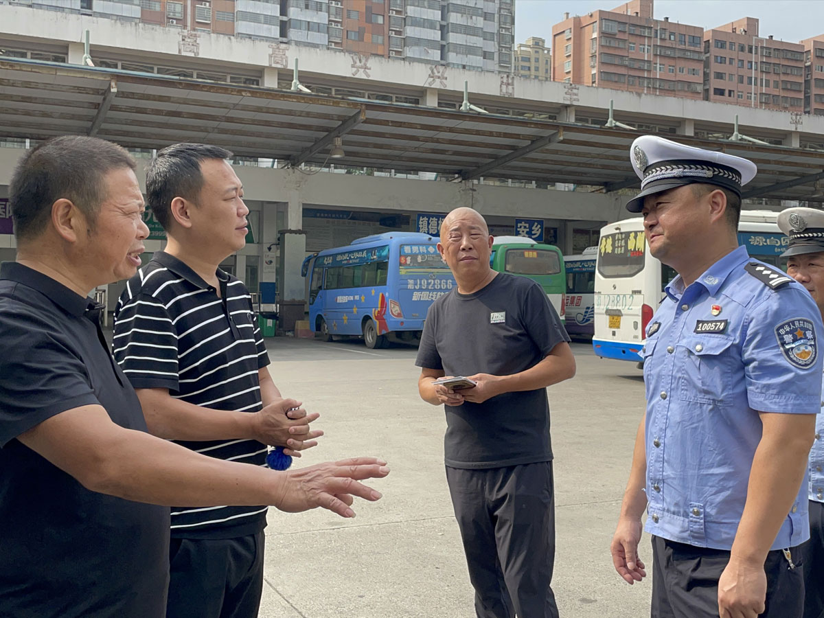 湘北汽車運輸公司2024年“十一”假前車輛安全檢查